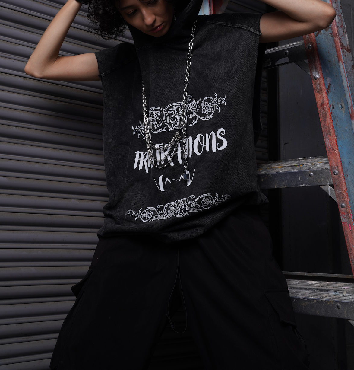 FRUSTRATIONS - Boxy Hooded Tank Top