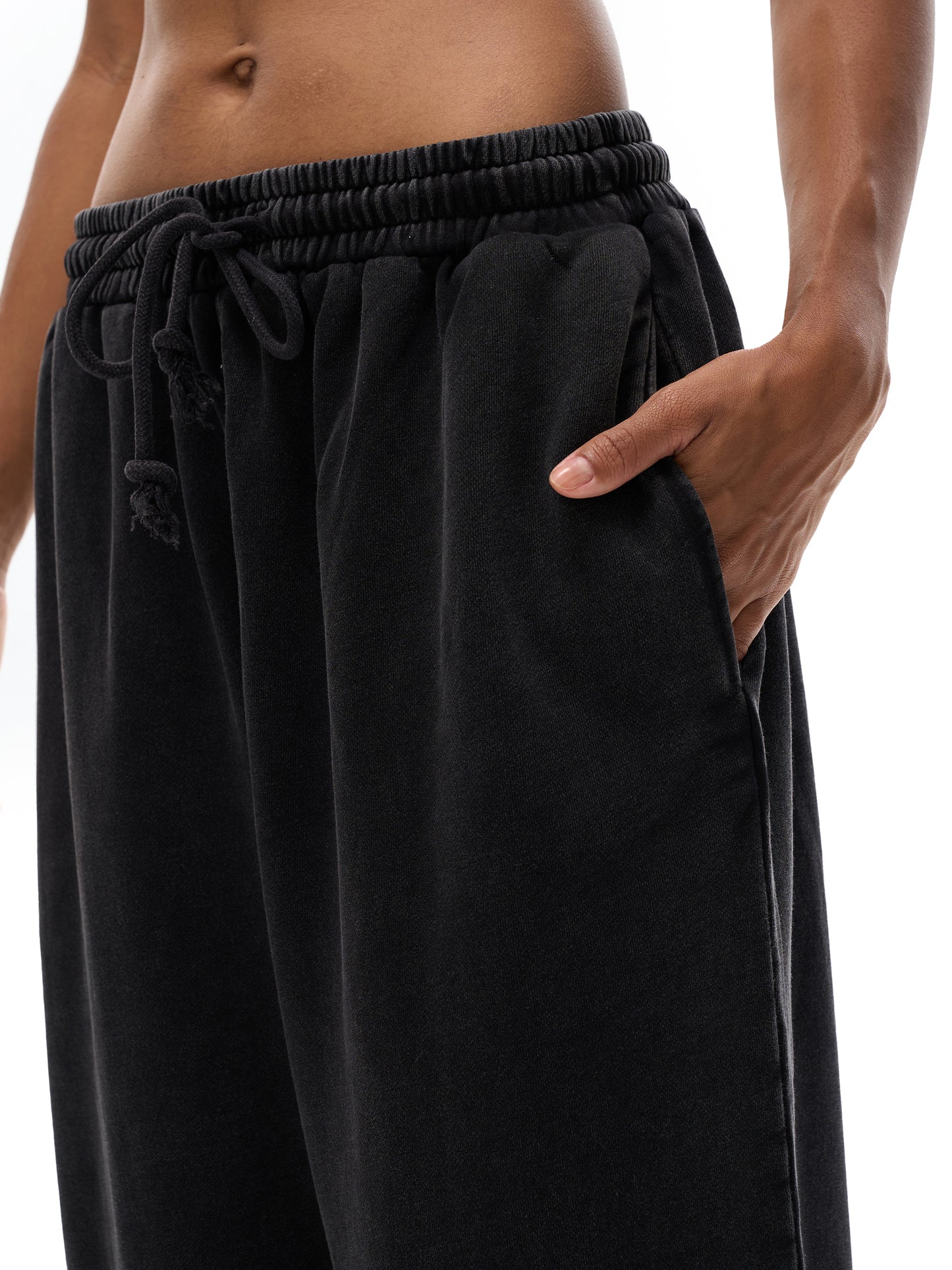 straight leg pants,snow wash,streetwear,street style,airport fashion,comfy